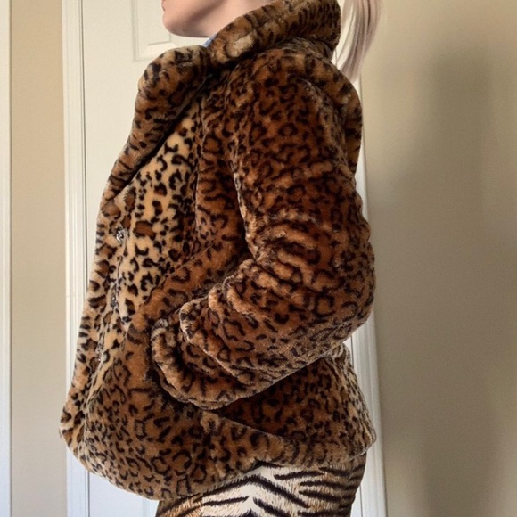Leopard Print Fuzzy Jacket - Picture 2 of 4